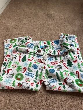 Peanuts Holiday FUZZY Print Pajama Pant - White/Green/Red